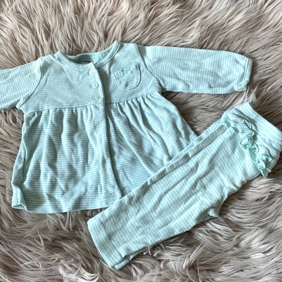 Carters 3-6m - Picture 1 of 3